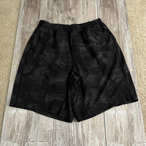 lululemon athletica Other - Mens lululemon size large running shorts with liner